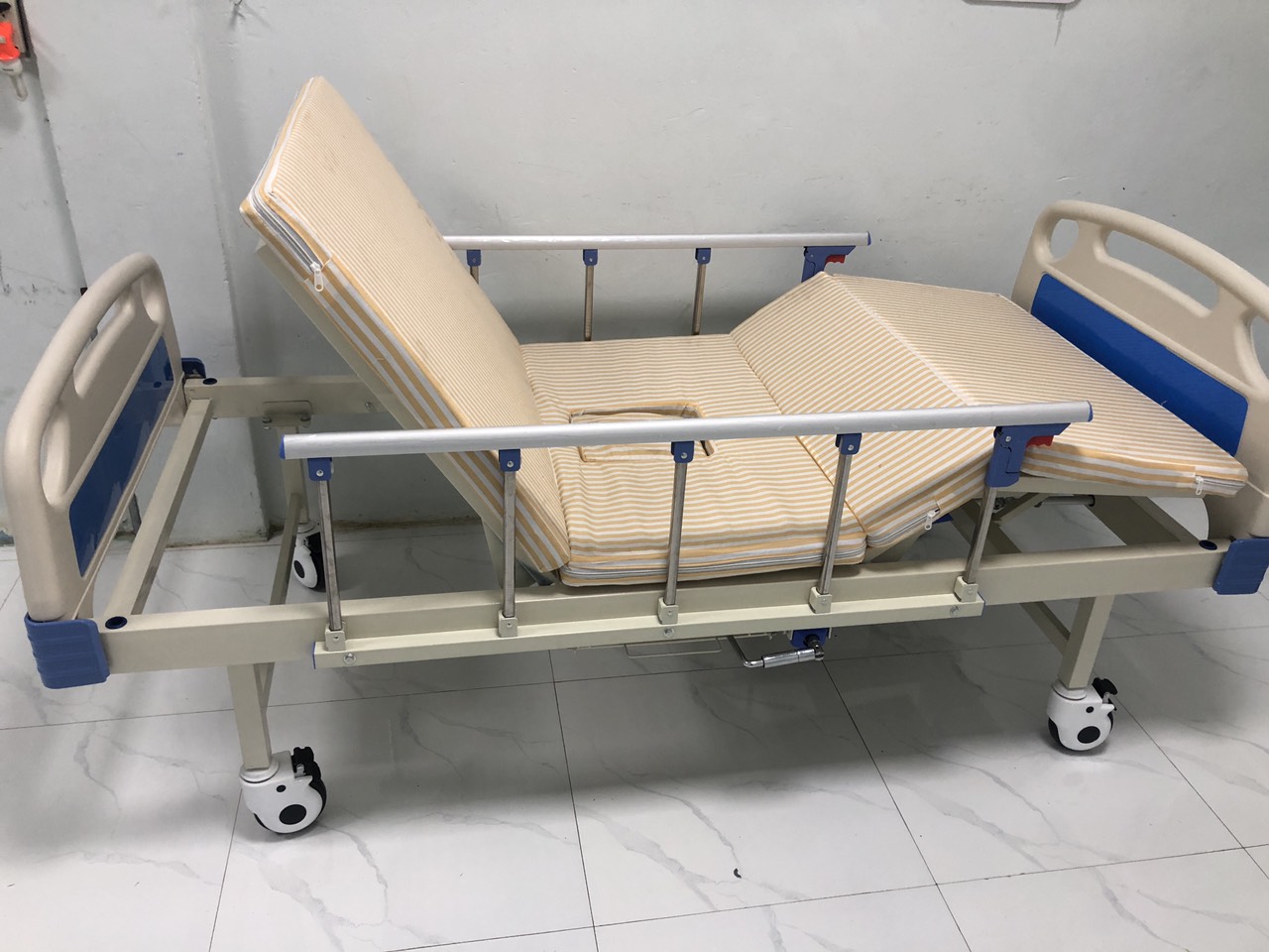 Giường bệnh lucass